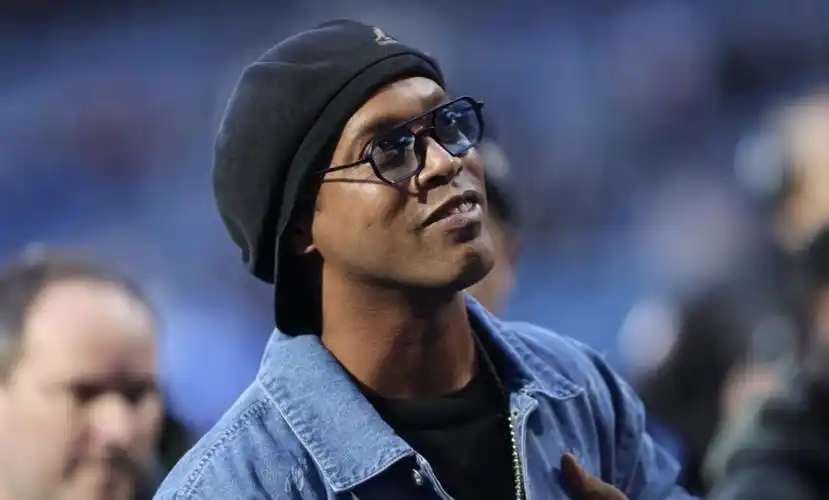 我们拭目以 我们拭目以